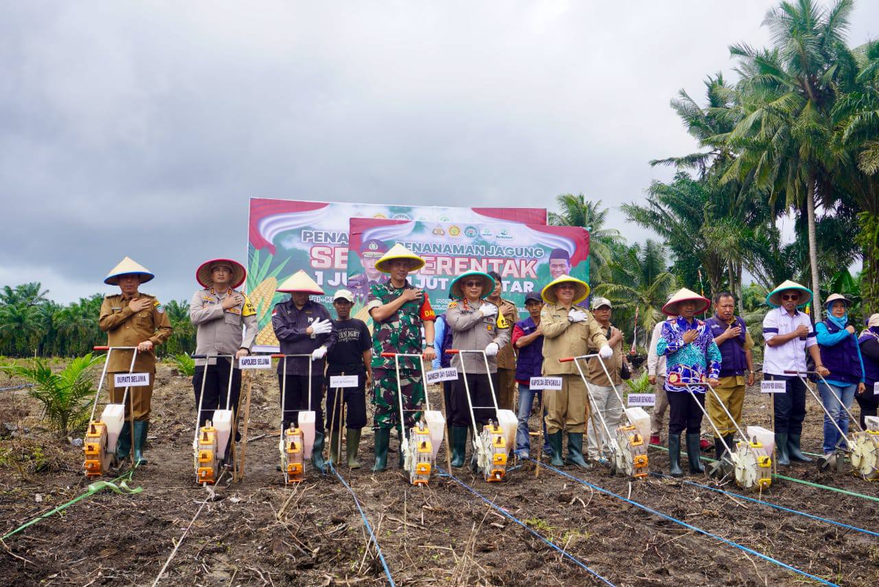 Kapolda Bengkulu luncurkan penanaman jagung serentak 1 Juta Hektar di Kabupaten Seluma. Foto: Mc.