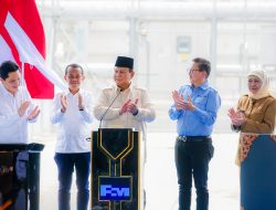 Dampingi Presiden Prabowo Resmikan Pabrik Pemurnian Logam Mulia PTFI, Gubernur Khofifah Tegaskan Jatim Tuan Rumah Ramah Bagi Investor