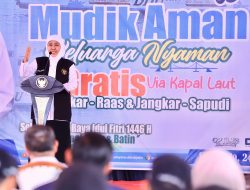 Berangkatkan Kapal Mudik Gratis ke Pulau Raas Sumenep, Gubernur Khofifah Pastikan Pemudik Gratis Jalur Laut Aman, Nyaman dan Bahagia