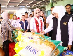 Pastikan Ketersediaan Stok Sembako Jelang Lebaran, Gubernur Khofifah Tinjau Pasar Pangan Murah di Sidoarjo