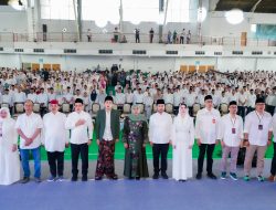 Gubernur Khofifah, Wagub Emil dan Gus Iqdam Halal Bi Halal dengan Ribuan Insan BUMD dan Pelaku KUMKM Jatim, Pesankan Optimisme Menghadapi Gejolak Ekonomi Global