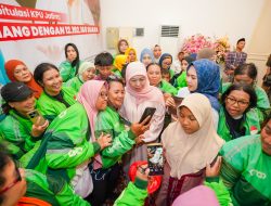 Halal Bihalal dengan Driver Ojol Perempuan, Gubernur Khofifah: Mereka Dekat di Hati Saya