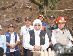 Tinjau Lokasi Longsor Cangar-Pacet, Gubernur Khofifah Fokuskan Pembersihan, Normalisasi Sungai dan Pemasangan Bronjong Setinggi 70 Meter