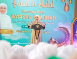 Gubernur Khofifah Bersyukur Banyak Murid SMA Khadijah Diterima PTN Tanpa Tes. Bagikan Buku Hadratusy Syech KHM. Hasyim Asy’ary Pemersatu Umat Islam Indonesia