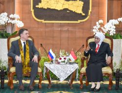 Terima Kunjungan Delegasi Provinsi Tomsk Rusia, Gubernur Khofifah Jajaki Kerjasama Bidang Pendidikan, Teknologi Industri Hingga Energi Terbarukan