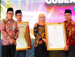 Kukuhkan Tim Penguatan dan Pengembangan Eko-Tren OPOP Jatim, Gubernur Khofifah Optimistis Bakal Jadikan Pesantren Lebih Tangguh Ekonominya
