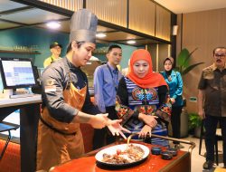 Gubernur Khofifah Optimis Hadirnya Me’nate Steak & Seafood Perkaya Destinasi Kuliner Halal Surabaya