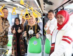 Kabar Gembira! Gubernur Khofifah Gratiskan Layanan Bus Trans Jatim di Lima Koridor Selama Sehari Penuh di Hari Angkutan Nasional