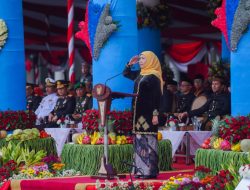 Pimpin Upacara Hardiknas 2025, Gubernur Khofifah Sampaikan Pemprov Jatim Siapkan Paket Kebijakan Pendidikan Rp 126,236 Milyar Serta Tegaskan SPMB Berintegritas dan Objektif