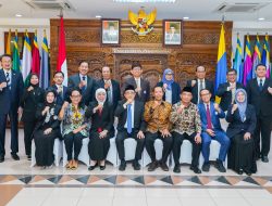 Prof Madyan Terpilih Jadi Rektor UNAIR 2025-2030, Gubernur Khofifah Ucapkan Selamat dan Harapkan UNAIR Semakin Terkemuka di Level Internasional