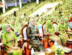 Gubernur Khofifah Ajak Ribuan Guru TK Muslimat NU se Kabupaten Malang untuk Terus Produktif Cerdaskan Generasi Bangsa