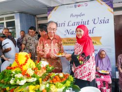 Peringati HLUN 2025, Gubernur Khofifah Sapa Lansia dan Potong Tumpeng di Panti Werda Surabaya