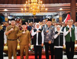 Komitmen Tekan Angka Kemiskinan Esktrem Hingga Nol Persen, Gubernur Khofifah Salurkan Bantuan dan Zakat Produktif Untuk Masyarakat Mojokerto