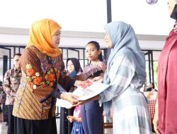 Gubernur Khofifah Tambah Anggaran Bansos Rp 43,19 Miliar di PAPBD 2025, Perluas Lima Program Penguatan Masyarakat Ekonomi Rentan