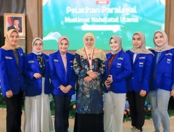 Tiba di Tanah Air usai Ibadah Haji, Gubernur Khofifah Hadiri Kick Off Pelatihan Paralegal Muslimat NU: Komitmen Bentuk 1.794 Posbankum Desa se-Indonesia