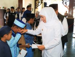 Perkuat Perlindungan Sosial dan Pemberdayaan Masyarakat Desa, Gubernur Khofifah Salurkan Bantuan Rp6,37 Miliar di Kabupaten Pamekasan