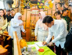 Wapres Gibran Apresiasi Bazar Blitar Djadoel, Gubernur Khofifah Komitmen Berdayakan Koperasi- UMKM dan Ekonomi Kreatif di Jatim