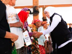 Gubernur Khofifah Salurkan Bantuan Rp10,2 Miliar, Komitmen Tekan Angka Kemiskinan dan Berdayakan Ekonomi  Masyarakat Kabupaten Probolinggo