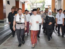 Gubernur Khofifah Dampingi Kapolri Ziarah Makam Gus Dur di Jombang Jatim: Jadikan Teladan Perkuat Toleransi Demi Persatuan Bangsa dan Negara