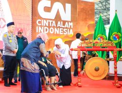 Buka Perkemahan DPW LDII Jatim di Wonosalam, Gubernur Khofifah Optimis Terbangun Karakter SDM Tangguh, Bertanggung Jawab dan Pancasilais