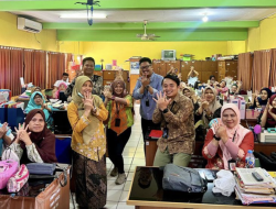 Bimtek PIJAR di SMPN 269: Guru-Guru Antusias Coba Fitur Digital Buatan Telkom
