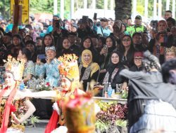 Gubernur Khofifah Apresiasi Banyuwangi Ethno Carnival 2025, Sukses Gelar Transformasi Budaya Lokal Jadi Mendunia