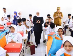 Meninjau Siswa di Hari Pertama Masuk Sekolah Rakyat, Gubernur Khofifah Komitmen Kawal Visi Besar Presiden untuk Putus Kemiskinan Melalui Pendidikan