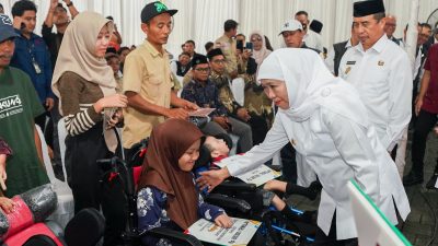 Gubernur Khofifah Salurkan Bantuan Rp 5,935 Miliar di Kabupaten Madiun, Wujud Nyata Komitmen Pemprov Jatim Kuatkan Ketahanan Sosial dan Ekonomi Masyarakat