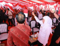 Salurkan BLT Rp 5,57 Miliar untuk 4.207 Buruh Rokok di Surabaya, Gubernur Khofifah: Wujud Negara Hadir Sejahterakan Pekerja Industri Hasil Tembakau