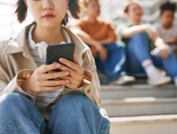 Fenomena Overthinking di Kalangan Remaja, Apakah Media Sosial Jadi Pemicu?