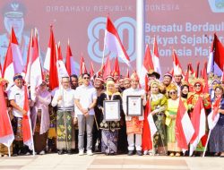 Ribuan Masyarakat Antusias dan Khidmat Ikuti Upacara HUT ke-80 RI di Grahadi Bersama Gubernur Khofifah, Wagub Emil dan Forkopimda Jatim