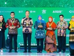 Gubernur Khofifah Terima Penghargaan dari Menteri Perindustrian RI, Peringkat Pertama Nasional dalam Implementasi Ekonomi Hijau