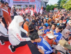 Jalan Sehat Bersama Puluhan Ribu Murid dan Guru Se-Kediri, Gubernur Khofifah Tegaskan SMA/SMK/SLB Negeri Se-Jatim Bebas Pungli dan Terus Tingkatkan Prestasi