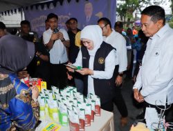 Jaga Keterjangkauan Harga Kebutuhan Bahan Pokok Masyarakat, Gubernur Khofifah Gelar Pasar Murah di Kota Malang
