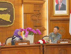 SE Bersama Gubernur, Pangdam dan Kapolda Terkait Penggunaan Pengeras Suara Resmi Berlaku di Jawa Timur, Gubernur Khofifah: Patuhi Aturan, Jaga Ketertiban dan Ketentraman di Masyarakat