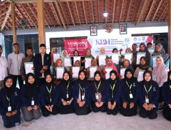 Sosialisasi NIB dan Sertifikasi Halal, Mahasiswa KPM Ajak Warga Mojokambang Tingkatkan Daya Saing Usaha