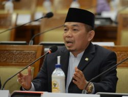 Perkembangan Teknologi Digital Berdampak Positif dan Negatif
