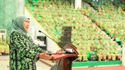 Hadiri Maulid Nabi SAW Muslimat NU Kota Malang, Khofifah Tekankan Pentingnya Akhlak di Era Digital: Jangan Sharing sebelum Saring