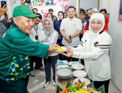 Tasyakuran Haornas XLII 2025, Khofifah Gelar Tumpengan dan Serahkan Bantuan untuk Atlet Paralimpik Jatim