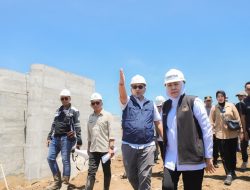 Tinjau Pembangunan Spillway Sungai Tanggul, Gubernur Khofifah Targetkan 1.046 Ha Sawah Jember Terairi Kembali