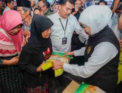 Pasar Murah di Pacet Mojokerto Diserbu Warga, Gubernur Khofifah Pastikan Akses Bapok Terjangkau