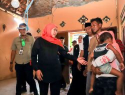 Serahkan Bantuan ke Warga Terdampak Gempa Situbondo, Gubernur Khofifah Ingatkan Pentingnya Desa Tangguh Bencana