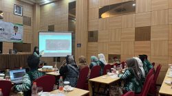 Kepala Bidang Penyediaan, Pengembangan Prasarana dan Penyuluhan Pertanian DKP3 Balangan, Yulianti saat memaparkan mengenai aplikasi SI-PELITA (foto: MC Dumai)