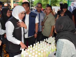 Gubernur Khofifah Pastikan Distribusi Bapok Lancar Lewat Pasar Murah di Waru Sidoarjo