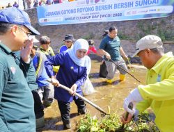 Pimpin Aksi Bersih Sungai di Probolinggo, Gubernur Khofifah Tegaskan Komitmen Indonesia Bebas Sampah 2029