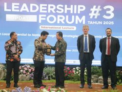 Leadership Update Forum #3 BPSDM Jatim Hadirkan Dirjen Bina Keuda dan Profesor Monash University, Wagub Emil Tekankan Pentingnya Inovasi