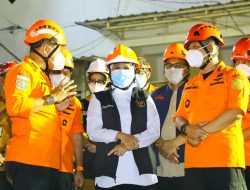 Bersama Menteri PU dan Kepala Basarnas, Gubernur Khofifah Pastikan Penanganan dan Identifikasi Korban Ponpes Al Khoziny Berjalan Tuntas