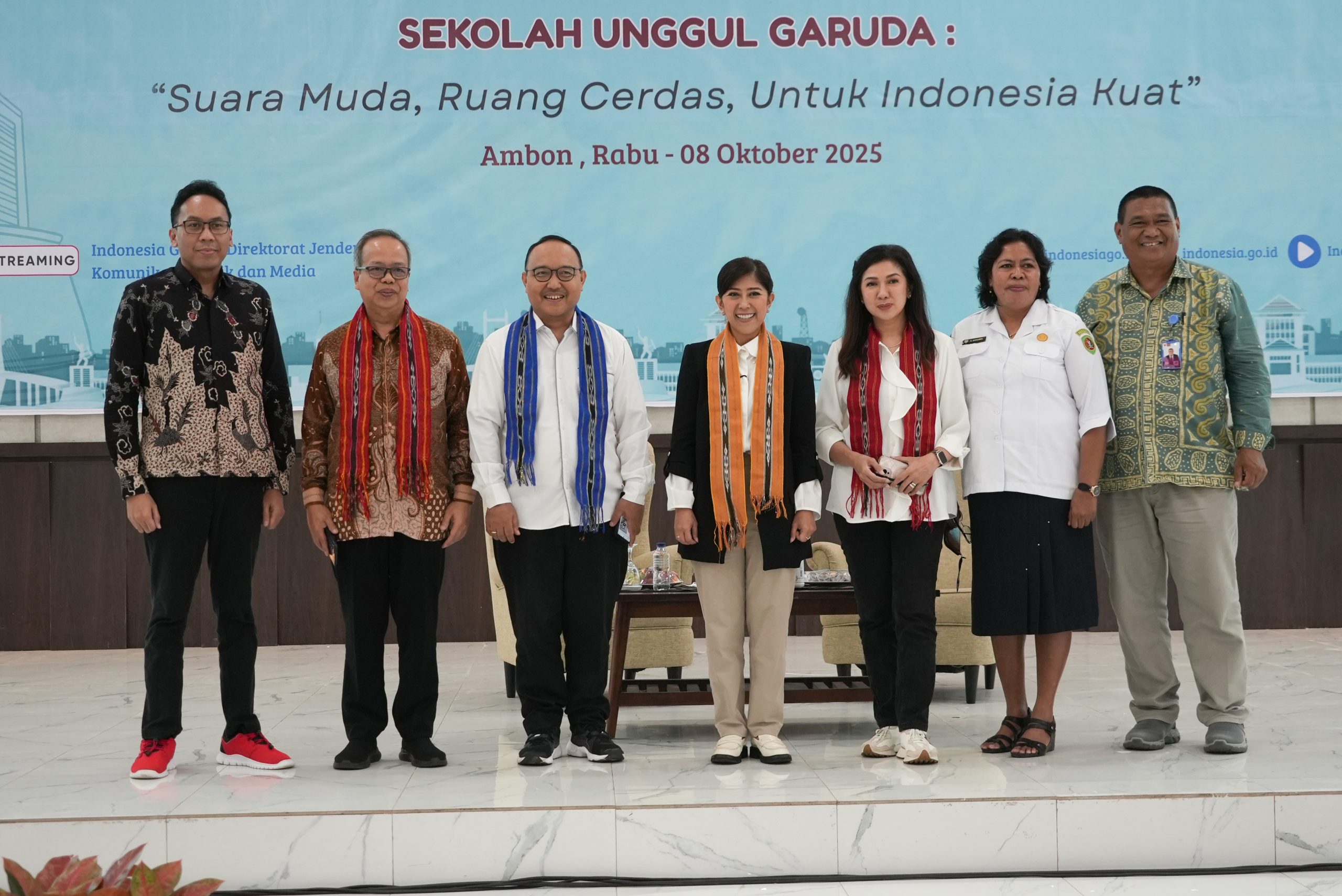 Menteri Komunikasi dan Digital (Menkomdigi) Meutya Hafid (tengah) saat menjadi pembicara pada acara bertajuk Indonesia GOID Goes to Campus di Ambon, Maluku, Rabu (8/10/2025). (Foto: Kemkomdigi)