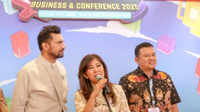 Menkomdigi Meutya Hafid bersama Ketua Asosiasi Game Indonesia (AGI) Shafiq Husein (kiri) dan Dirjen Ekosistem Digital Edwin Hidayat Adullah dalam peluncuran IGRS di IGDX 2025, Kuta, Bali, Sabtu (11/10/2025). (Foto: Bismo Agung/IGID KPM Kemkomdigi)