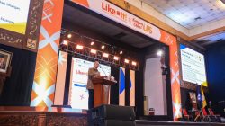 Prof. Dr. Anggito Abimanyu, M.Sc.,Ketua Dewan Komisioner Lembaga Penjamin Simpanan (LPS) saat membuka Literasi Keuangan Indonesia Terdepan (LIKE IT) di Solo, Jawa Tengah, Sabtu (18/10/2025). (Foto: Dok. LPS)